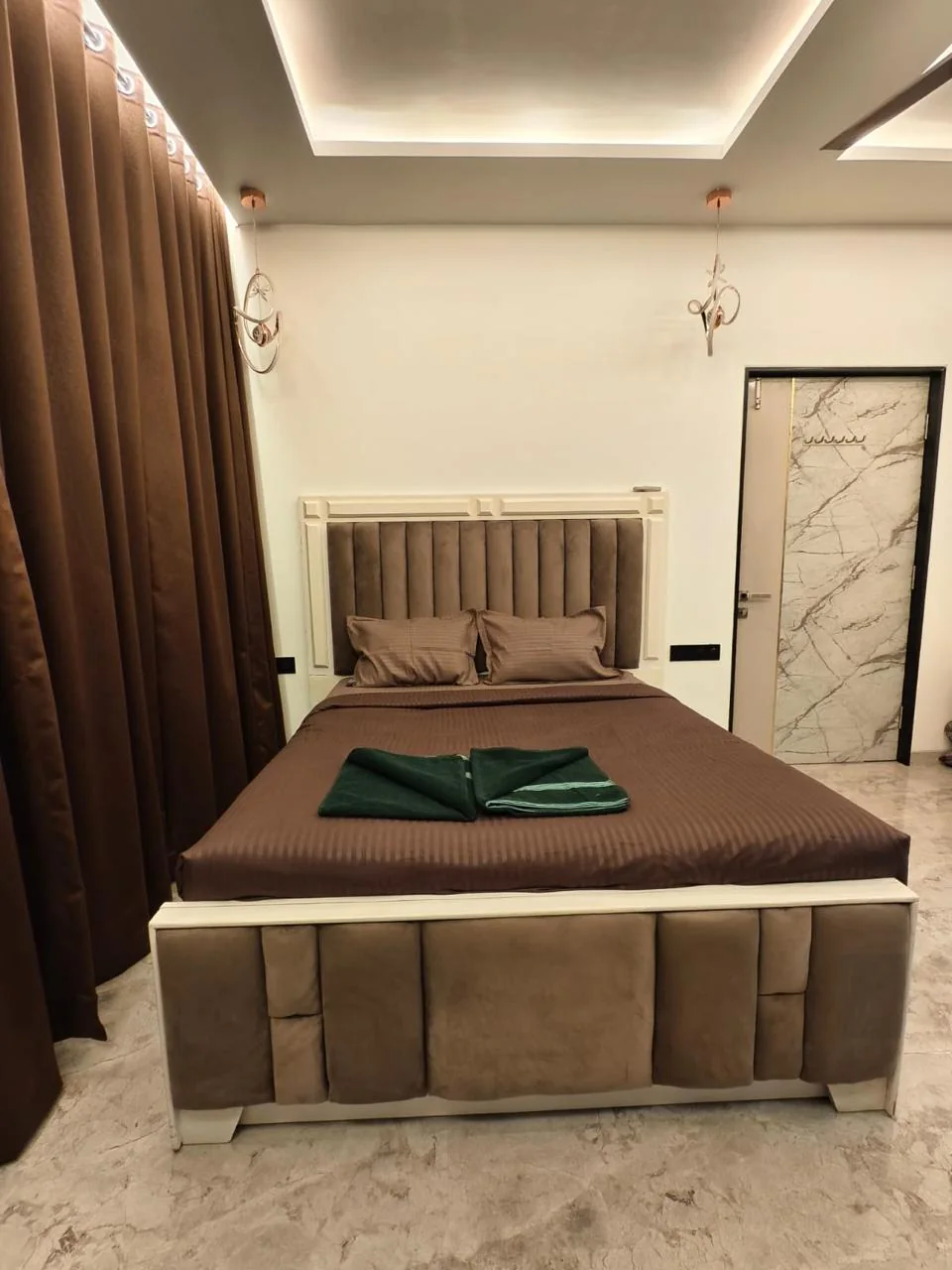 Living room with feature wall and seating, completed project photograph by Royal Contractor